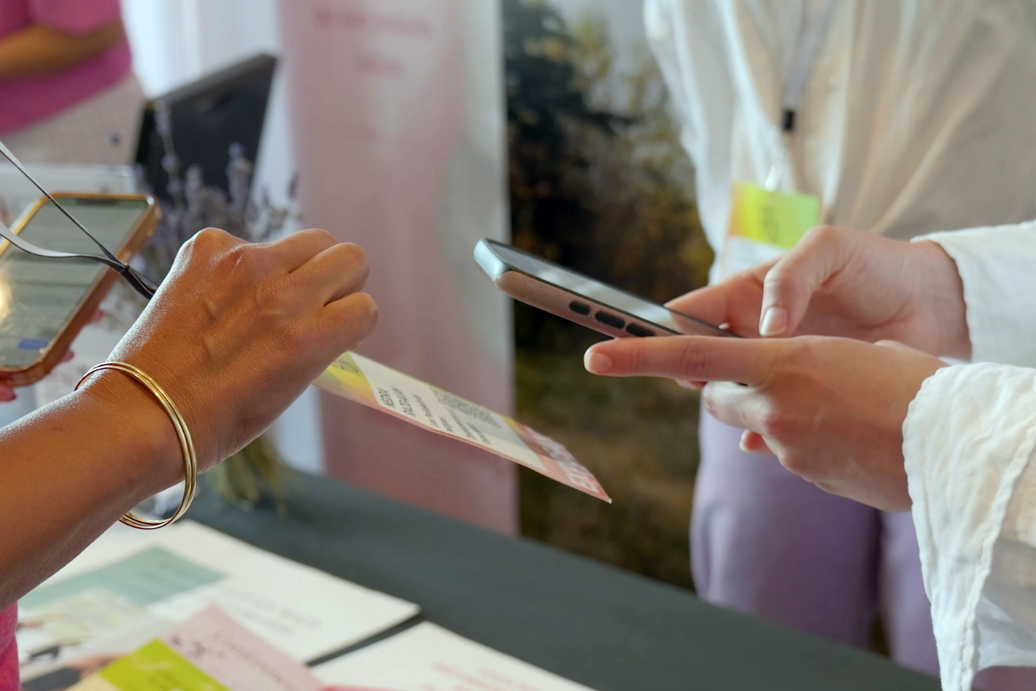 The comeback of the badge: when the badge becomes a strategic tool  